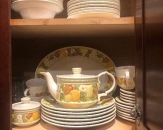 Set Metlox pottery dishes made in Calif,
