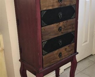 GREAT LITTLE CHEST FOR YOUR JEWELRY AND MORE