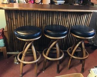 tikibarwithstools
