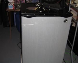 Small apartment refrigerator