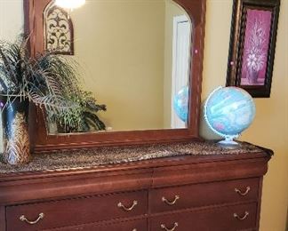 Dresser with 6 drawers, mirror
