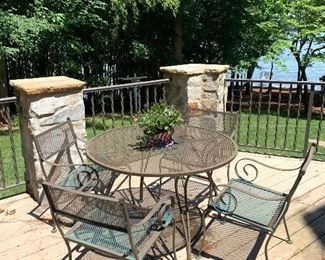 Patio table & 4 chairs