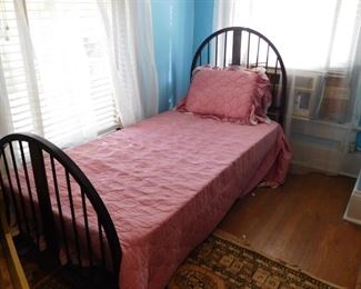 Iron Spindle Bed single