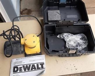 Dewalt DW411 Palm Sander