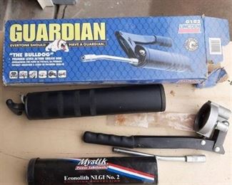 Lincoln G102 - Heavy Duty Premium Lever Type Grease Gun and Tube of Grease