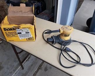 Dewalt DW421 Random Orbital Palm Sander