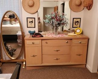 1950'S BLONDE WOOD DRESSER WITH MIRROR by STANLEY