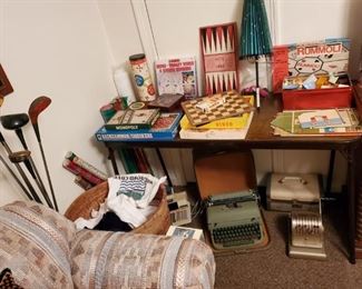 VINTAGE TOYS & GAMES