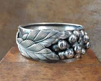 Amazing Sterling silver hinged cuff bracelet featuring high relief, very detailed silver decoration. Inner circumference when clasped is 7".  Hidden box clasp with safety chain catch. Excellent condition. $140
