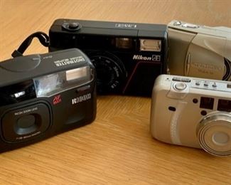 Lot of 3 vintage cameras: $25
