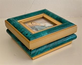 Item 152:  Rosary bead box with rosary: $10