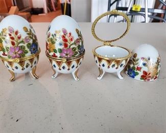 Lot of 3 Porcelain Eggs and Gilded Feed