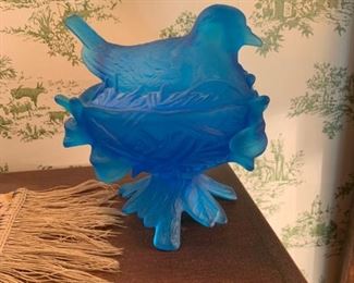 Vintage WESTMORELAND Satin Cobalt Blue Nesting Bird Covered Dish