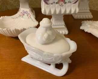 Vintage WESTMORELAND Milk Glass Santa in Sleigh