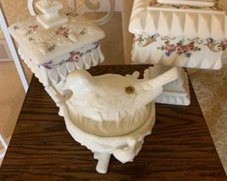 Vintage WESTMORELAND Milk Glass Nesting Bird Covered Dish