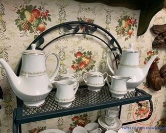 NORITAKE China Set TRILBY Pattern