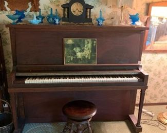 HAMILTON CHICAGO Upright Piano