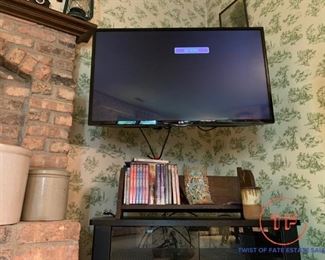 LG 42" HDTV with Mount