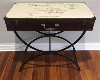 Accent table w/ storage