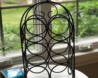 Wine bottle holder