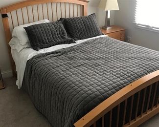 Queen headboard/footboard rails
