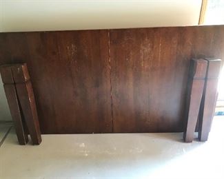 Dining table with 2 leafs