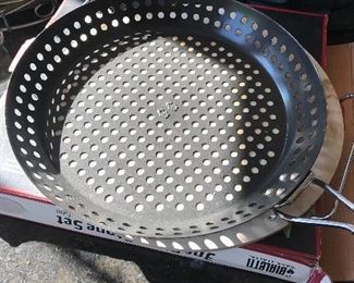 New - outdoor veggie grill pan