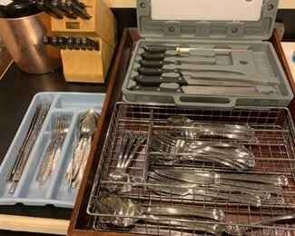 Kitchen: Knife sets, silverware sets