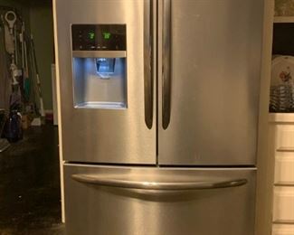 Kitchen:  Freezer on the bottom Frigidaire.