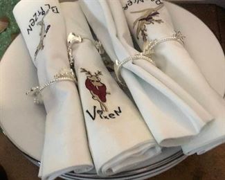 Set of 4 Pottery Barn Reindeer Dishes & Napkins w/ring ===> $80