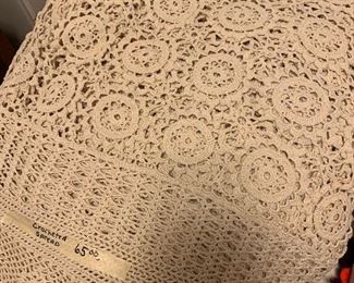 VINTAGE CROCHETED BED SPREAD
