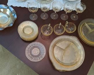 Depression Glass/Iris and Herringbone Bowl