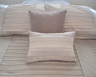 Queen size bed with bedding, like new condition.