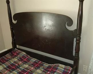 Antique queen size bed