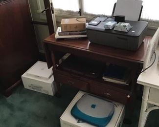 iBook by Apple, printer scanner by HP, i book G4, small server and other treasures 