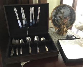 Silver plated dinner set with box for six by Oneida 