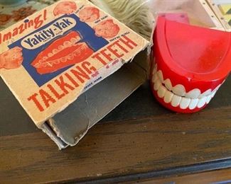 Chatting Teeth