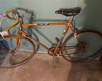 RARE: Vintage 1972-1973 Faehnrich Grandeur Super Star. Men Racing Bike Purchased in Germany. 
