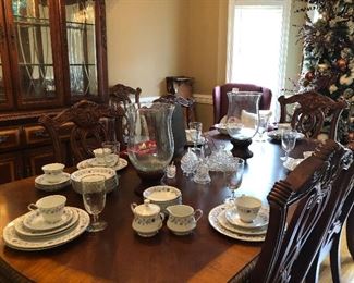 DINING ROOM TABLE WITH 8 CHAIRS