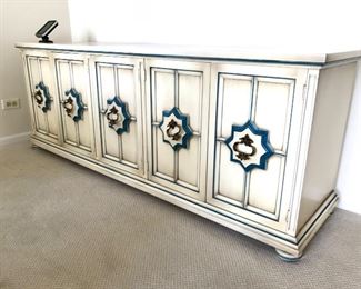 Pre-Sale price $800.00 for the complete dining set. If interested please send a text message to 224-415-1525