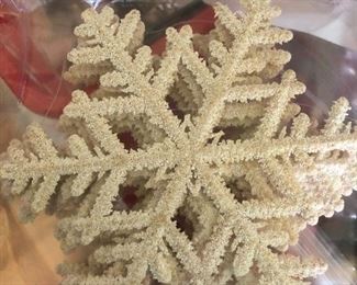 LARGE SNOWFLAKES