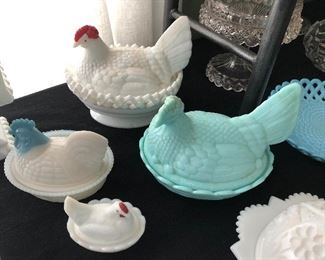 CHICKEN/HEN IN BASKET