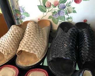 CLARKS - SIZE 8 & 8.5
