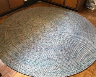 ROUND BRAIDED RUG