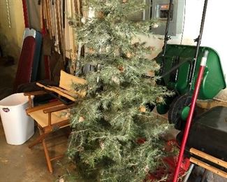 CHRISTMAS TREE