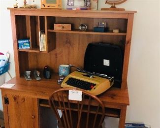 COMPUTER DESK