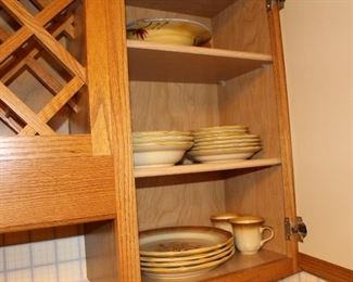 Rest of set of dishes