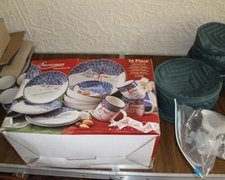 Christmas place settings, dinnerware