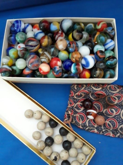 Marbles sold in eaches and grouping.  Some nice ones. 