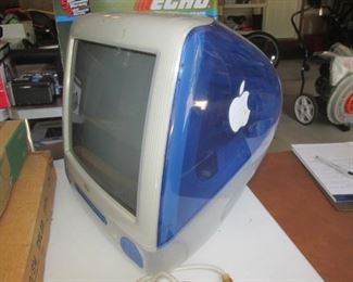 APPLE IMAC M5521 $100. (with keyboard)